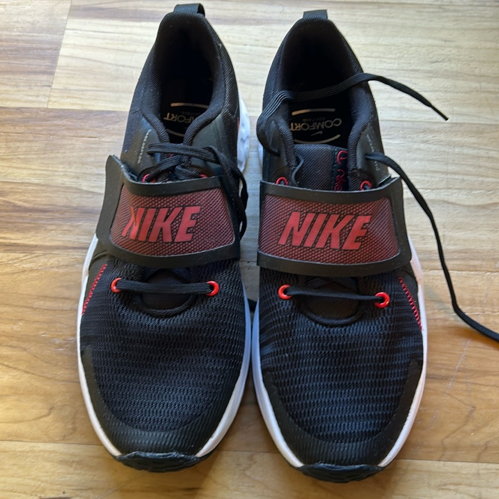 Nike menʻs 8.5 shoes